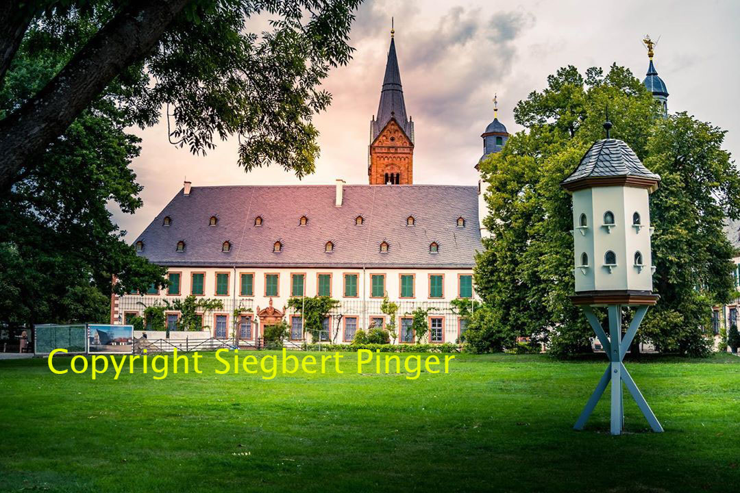 Seligenstadt ehemaliges Benedektinerkloster und Kloserkirche bzw. Basilika