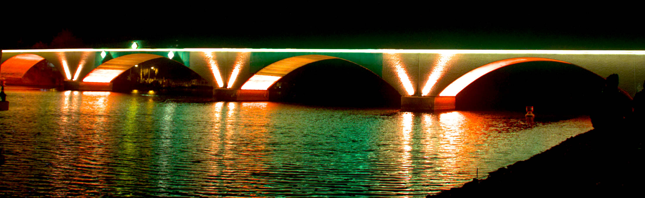 dauerhafte Beleuchtung der Stadtbrücke Schwedt-Oder schmal