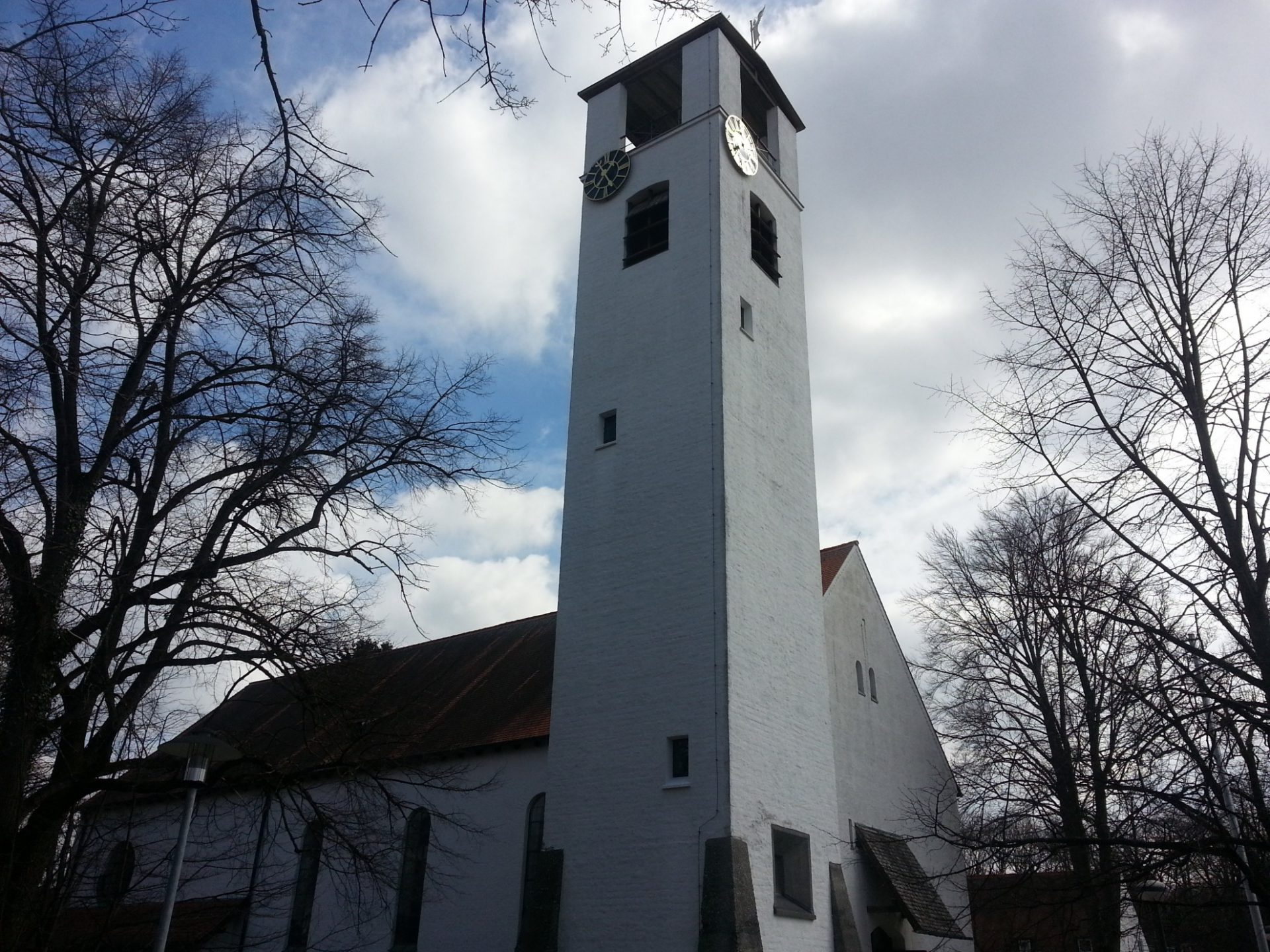 Pfarrkirche St. Raphael München-Moosch